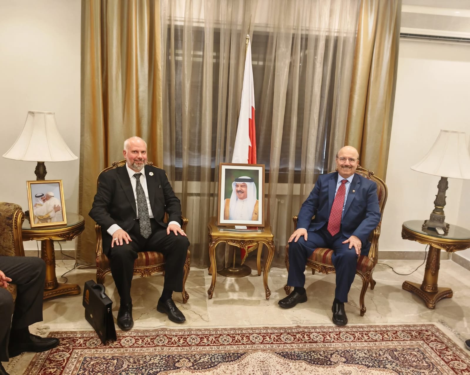 رئيس اتحاد الجامعات الدولي يزور  السفير وحيد مبارك سيار سفير مملكة البحرين لدى الجمهورية العربية السورية.