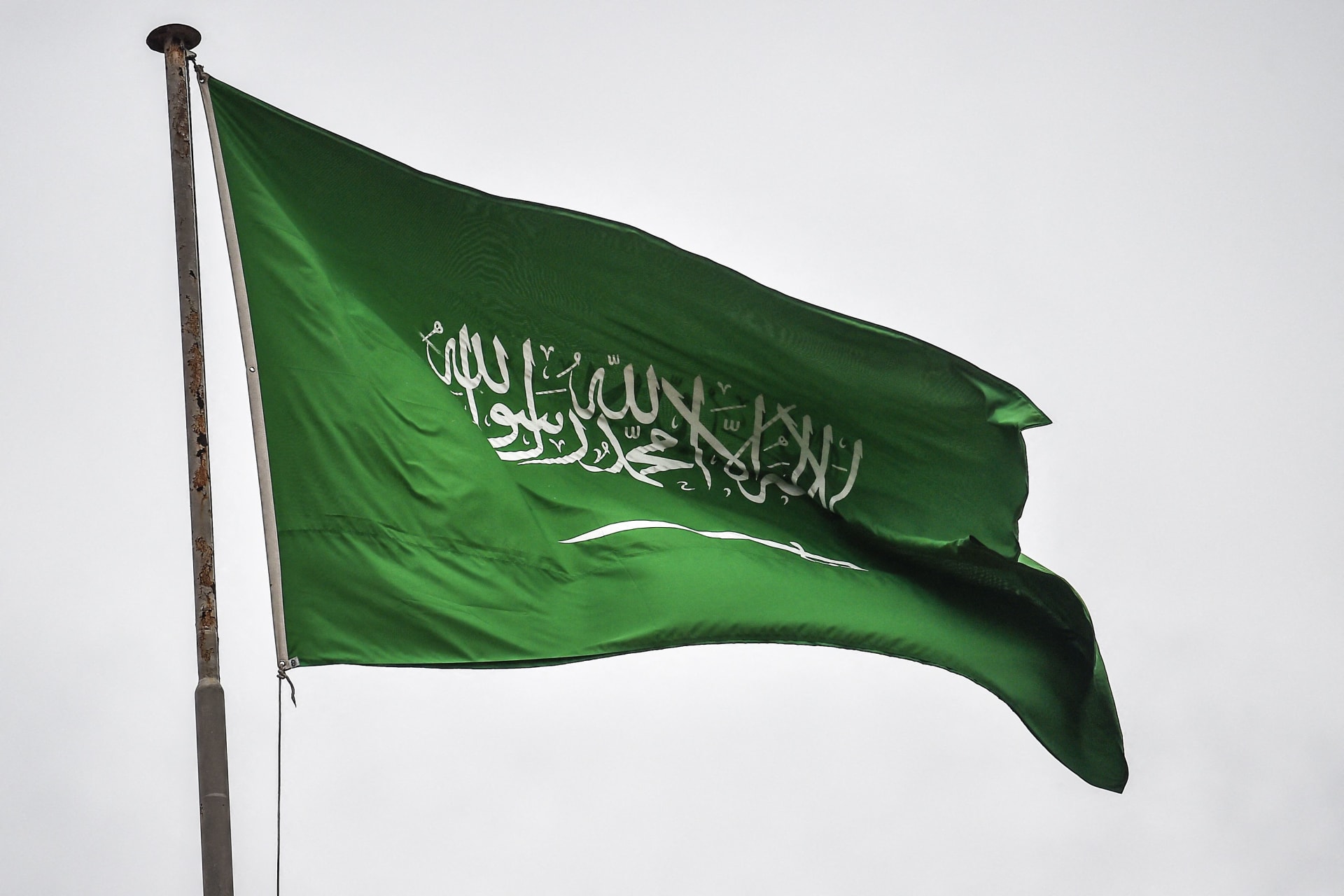 كيفية طلب مساعدة مالية من الديوان الملكي السعودي 2025: خطوات سريعة وفعالة