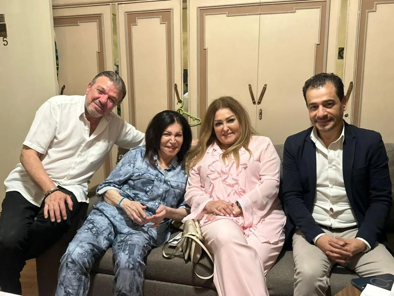 نجوى فؤاد تستقبل وفدًا من وزارة الثقافة ونقابة الممثلين في منزلها