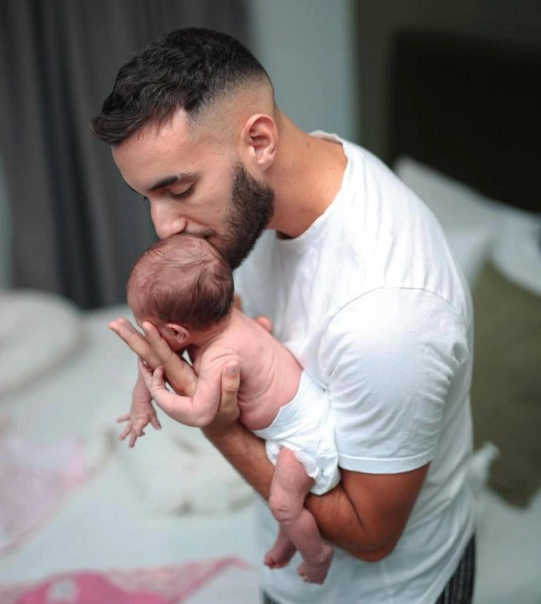 زهير بهاوي يعلن استقبال مولودته الأولى : “هديتي من الله”