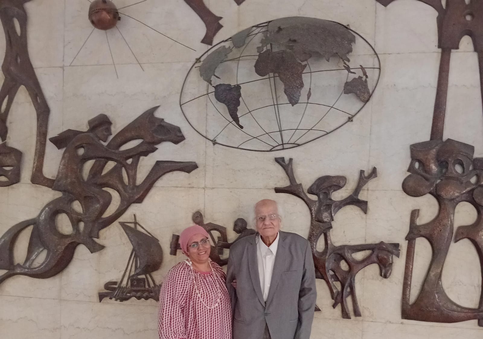 الإذاعية البلجيكية زهرة شداد تزور جريدة الأهرام لمقابلة د. ماهر قابيل