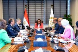 الحكومة المصرية تبحث تطوير منظومة المخلفات الصلبة