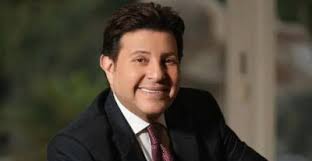 بعد اشتداد أزمته الصحية.. هاني شاكر ضحكة لا تغيب