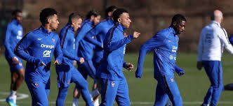 خلافات داخل معسكر فرنسا قبل كأس العالم بسبب تذاكر عائلات اللاعبين