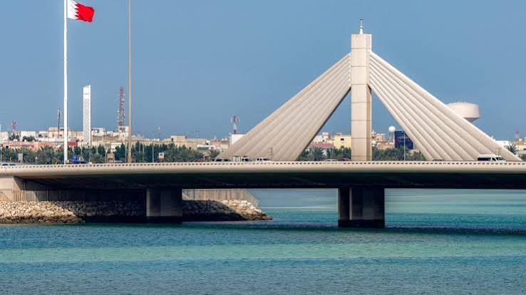 البحرين تطلق صفارات الإنذار مجدداً.. والدفاع تعلن إحباط هجمات إيرانية