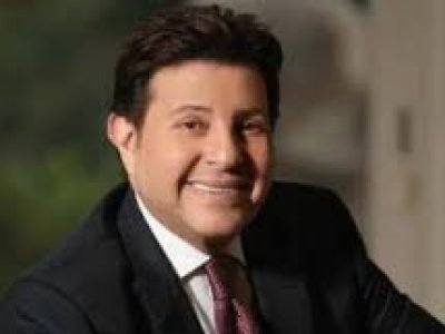 بعد اشتداد أزمته الصحية.. هاني شاكر ضحكة لا تغيب