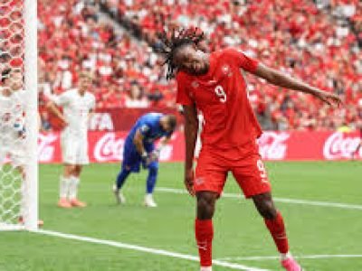 سويسرا تهزم كندا بهدفين مقابل هدف وتنعش آمالها في كأس العالم 2026