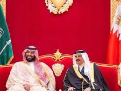 ولي العهد السعودي يؤكد لملك البحرين تضامن المملكة وإدانتها للاعتداءات الإيرانية