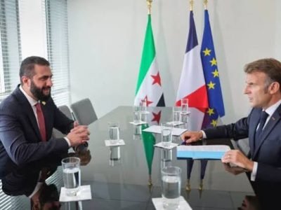 ماكرون يعيد إلى سوريا 23 قطعة أثرية بعد أكثر من 15 عاماً من بقائها في فرنسا