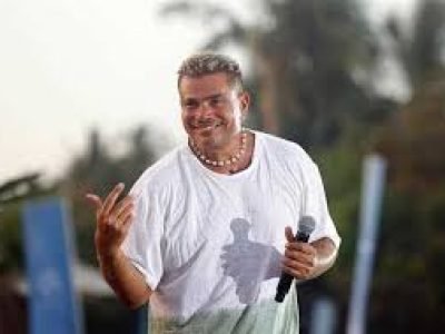 نجاح جديد يرسخ مكانة عمرو دياب في صدارة المشهد الغنائي